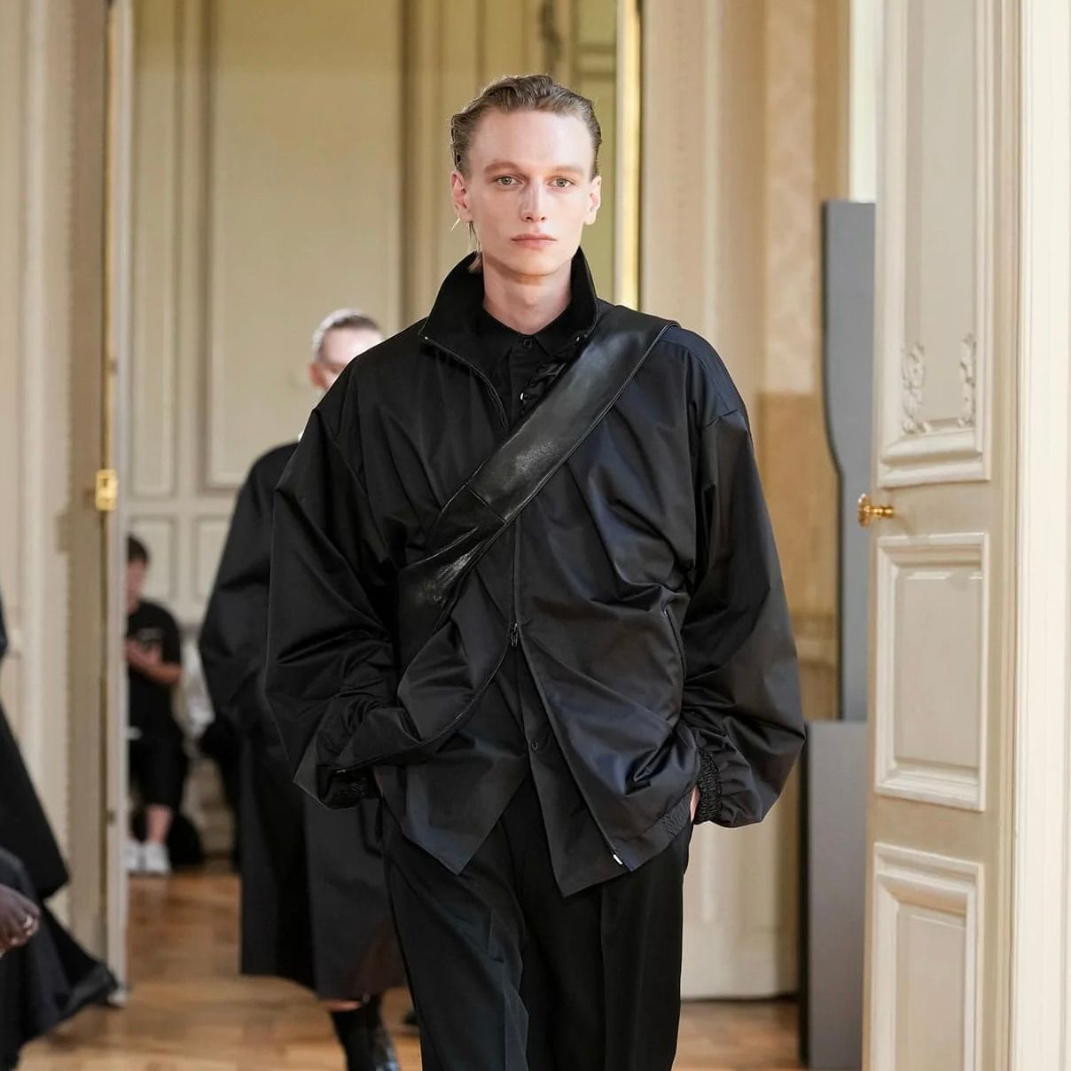 【残りわずか】Twist Shoulder Bag