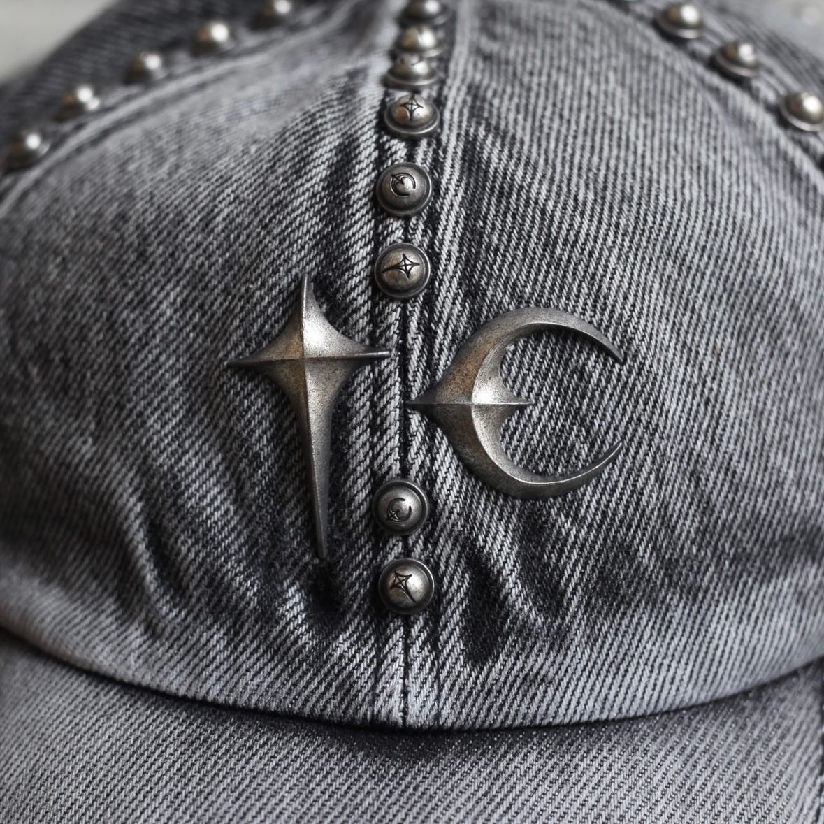【残りわずか】Studded Denim Cap
