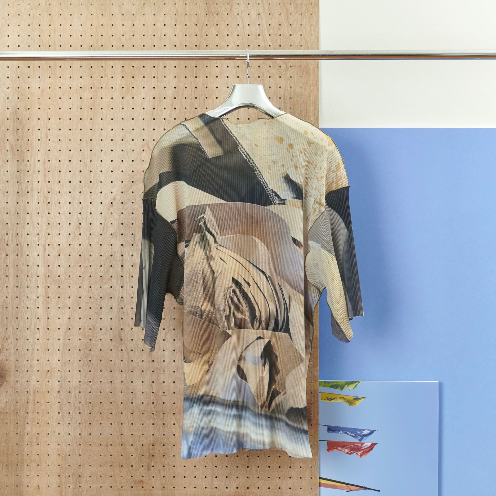 【残り一点】Sheer Graphic Relax Top