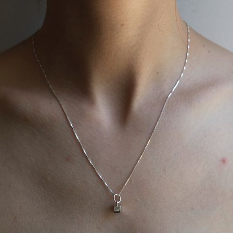 【残り一点】Cube Necklace(WHITE_四角TYPE)