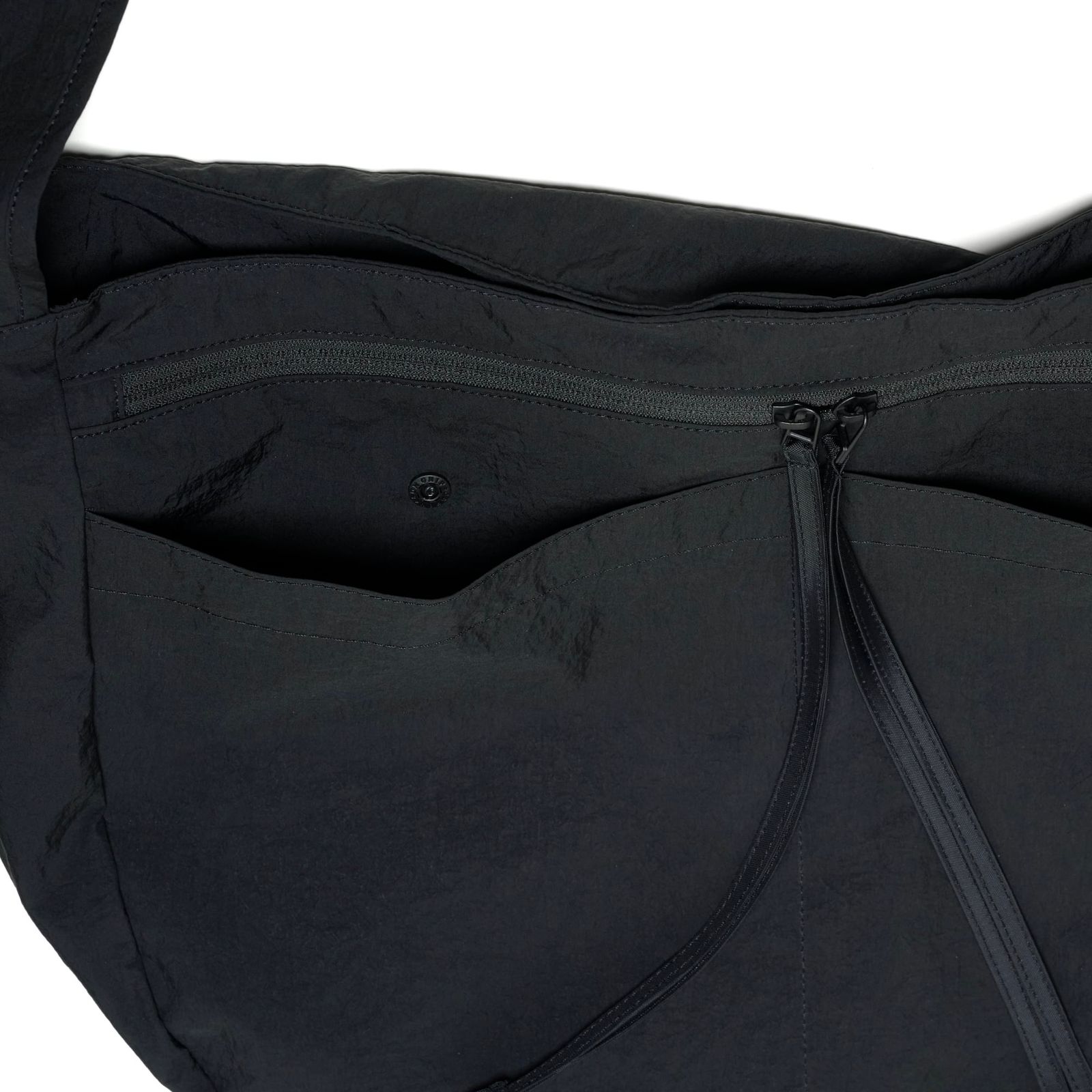 【再販売通知受付可能】Big Shoulder Bag