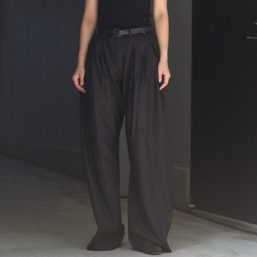 【残り一点】2Tucked Curved Leg Trousers