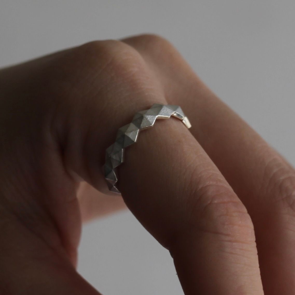 【お取り寄せ注文可能】Honeycomb Studs Ring S