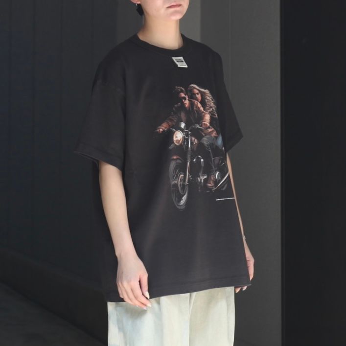 【残りわずか】"Avec Bikers" H-S Tag Tee