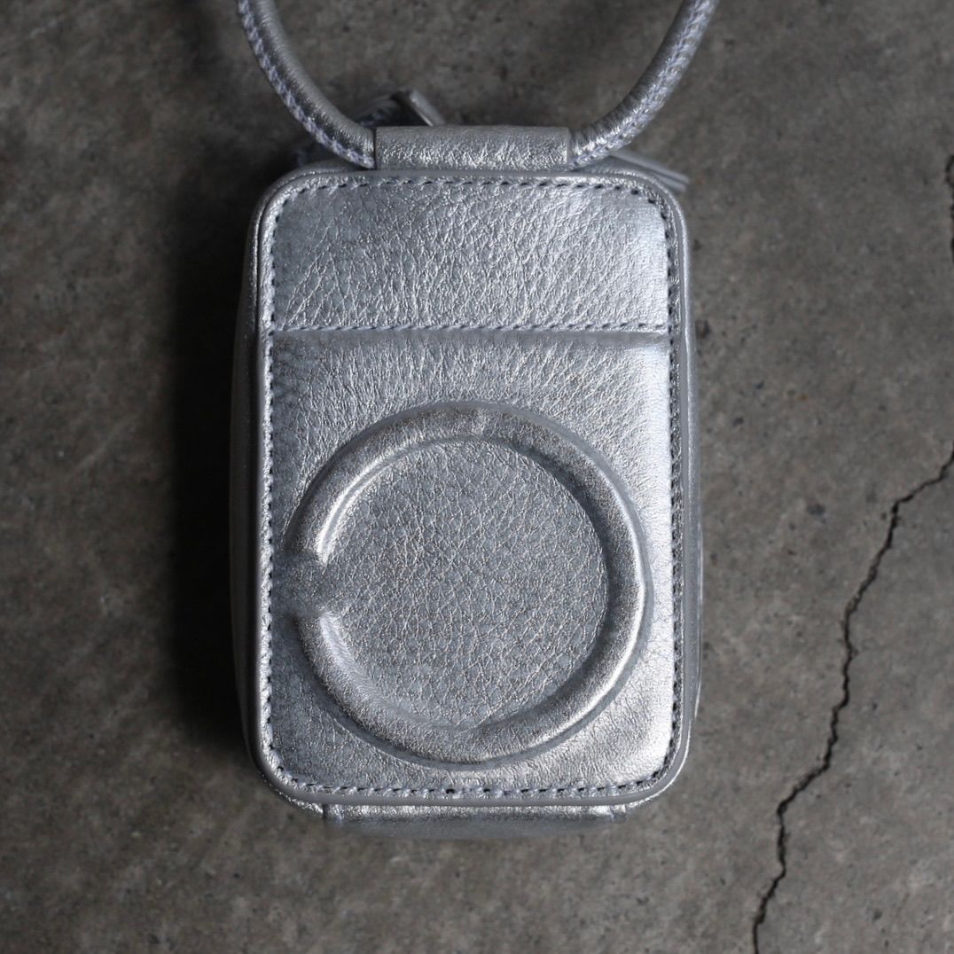 【再販売通知受付可能】レザーストラップ付マイクロバッグ(SILVER)