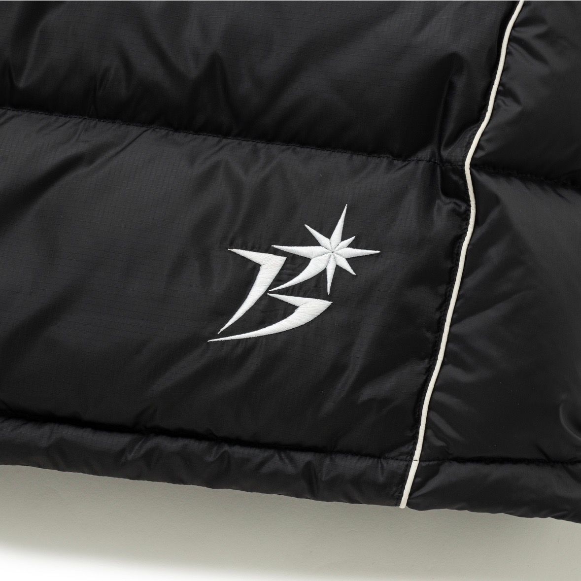 【残り一点】B Logo Down Vest