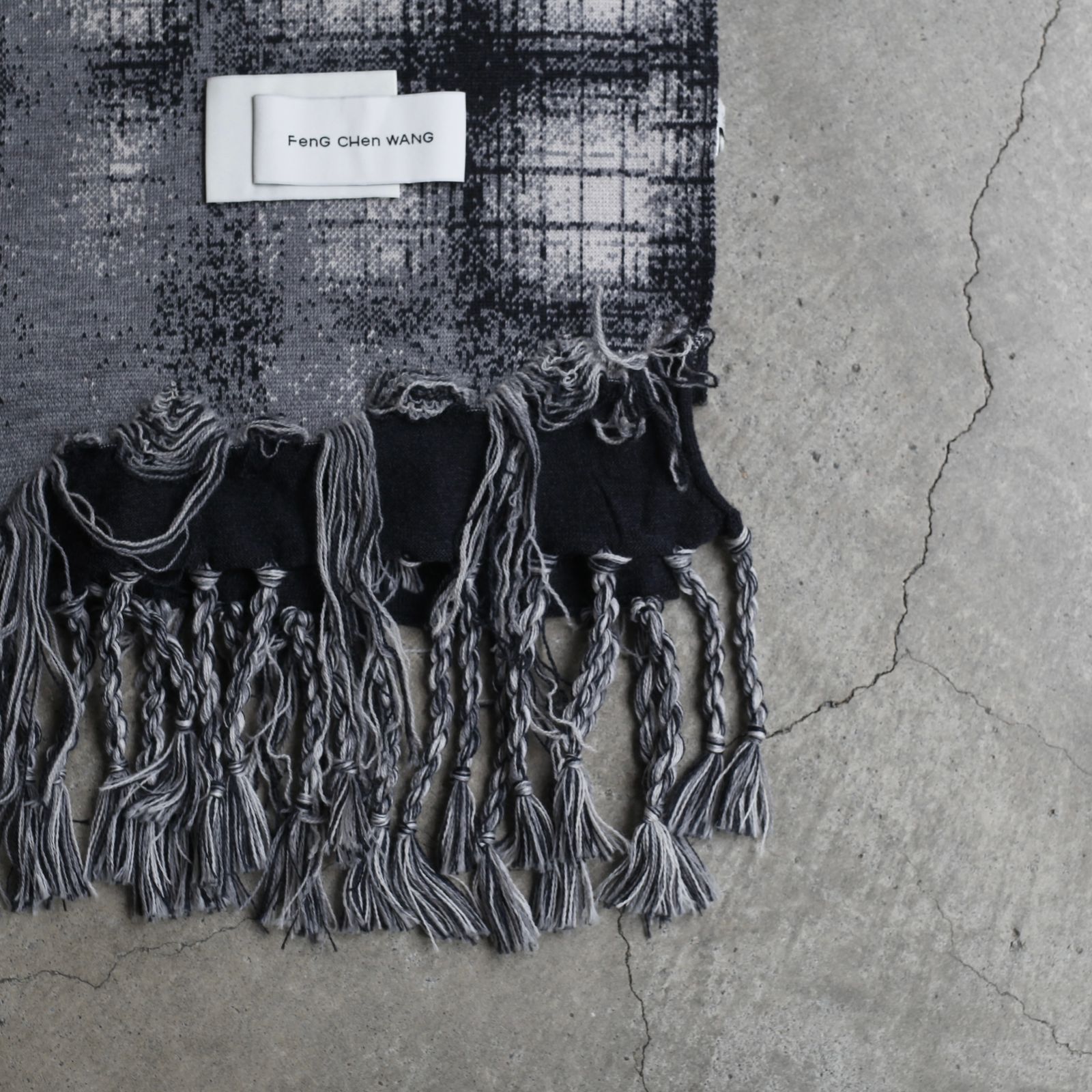 【残り一点】Black And Grey Plaid Gradient Knit Scraf