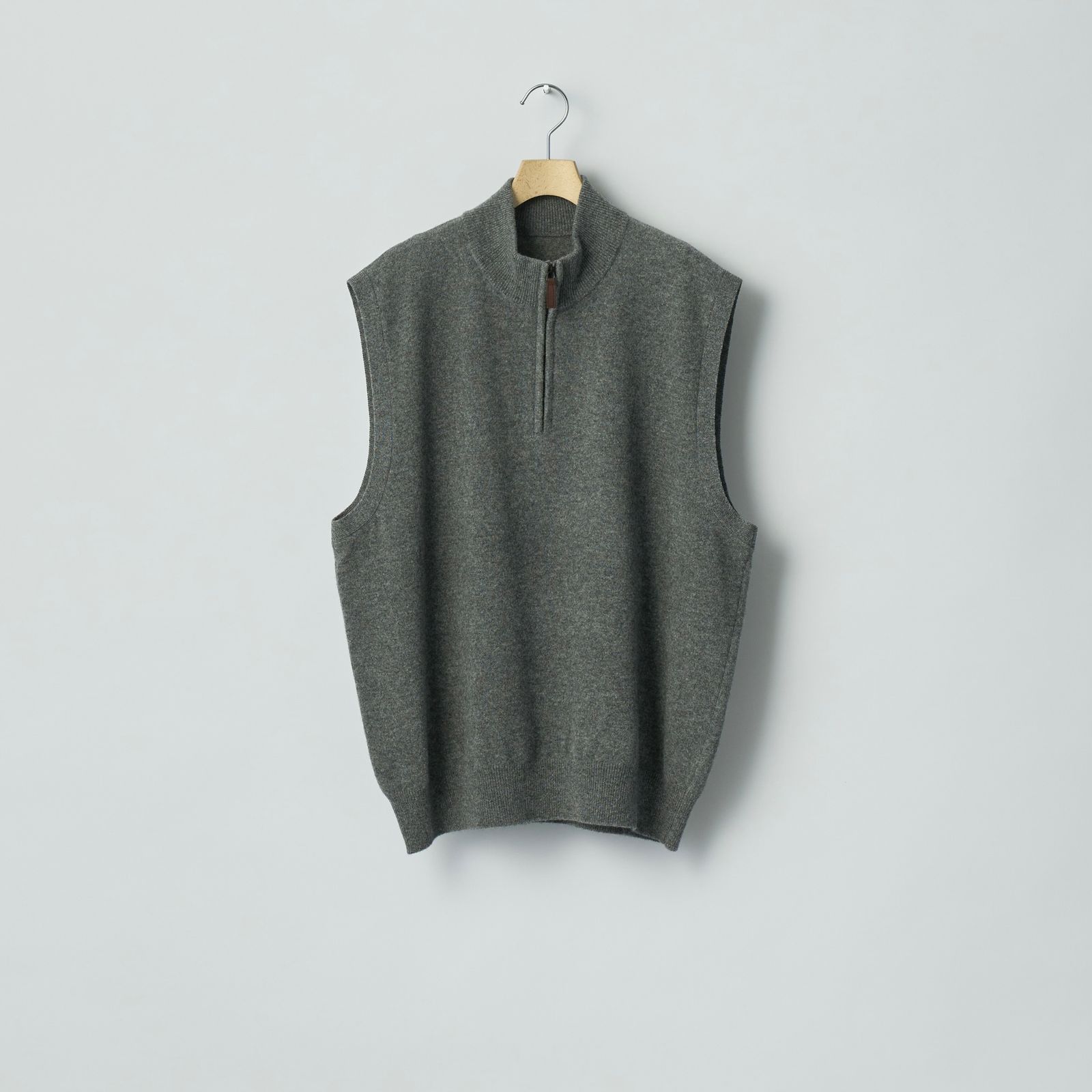 【残り一点】Extra Fine Wool Knit Half Zip Vest