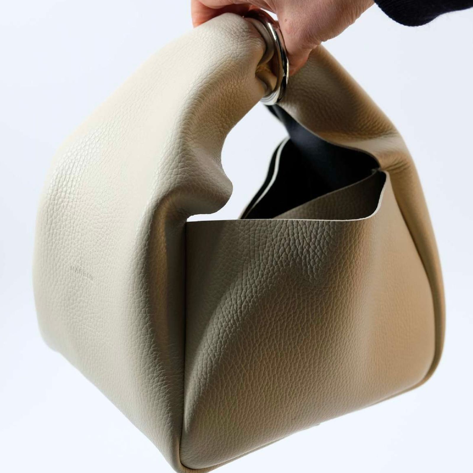 【残りわずか】Cube Ring Muff