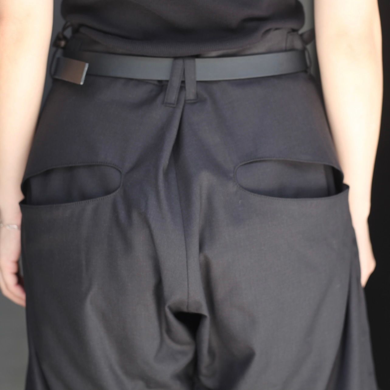 【残り一点】2Tucked Curved Leg Trousers