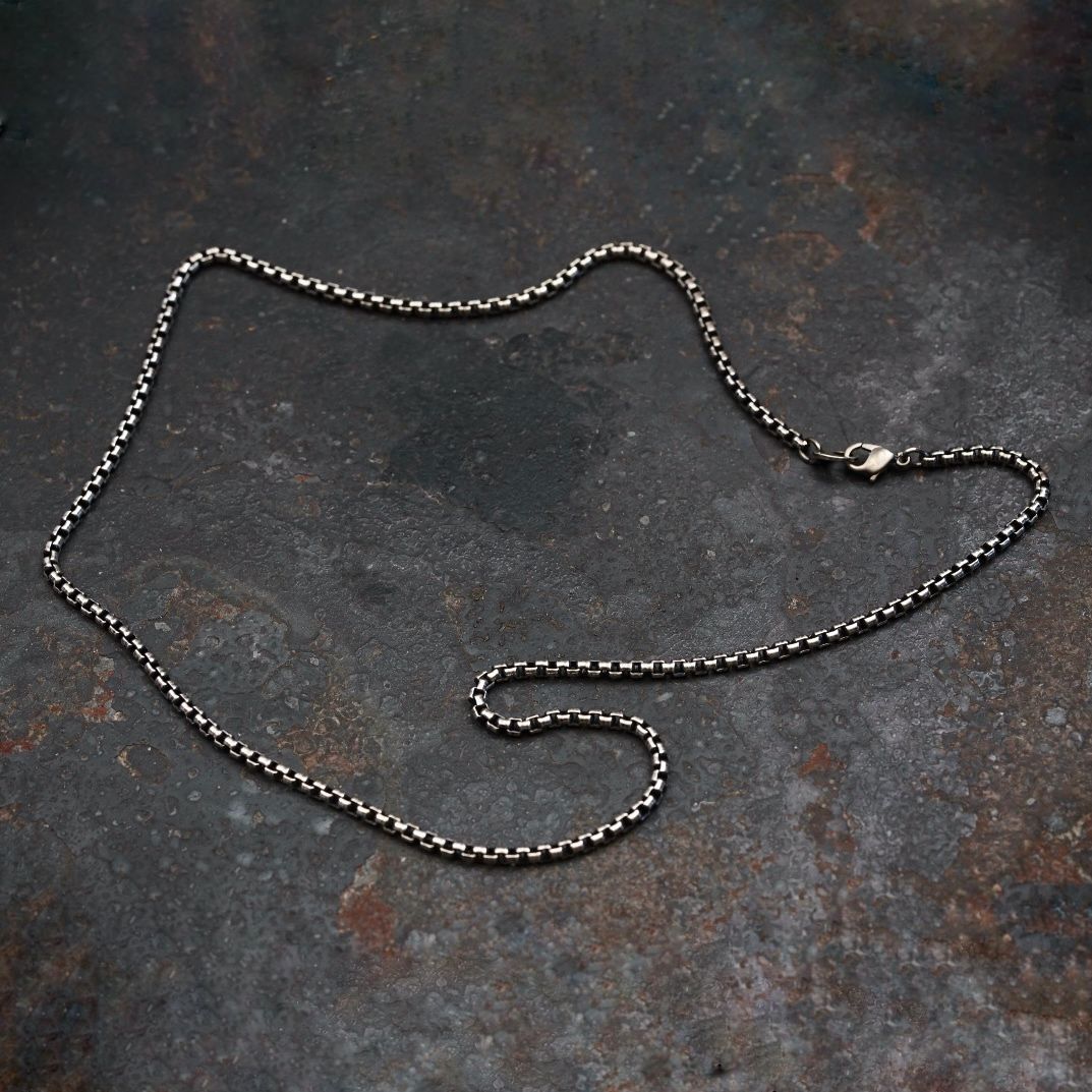 【お取り寄せ注文可能】Narrow Square Block Chain Short Necklace