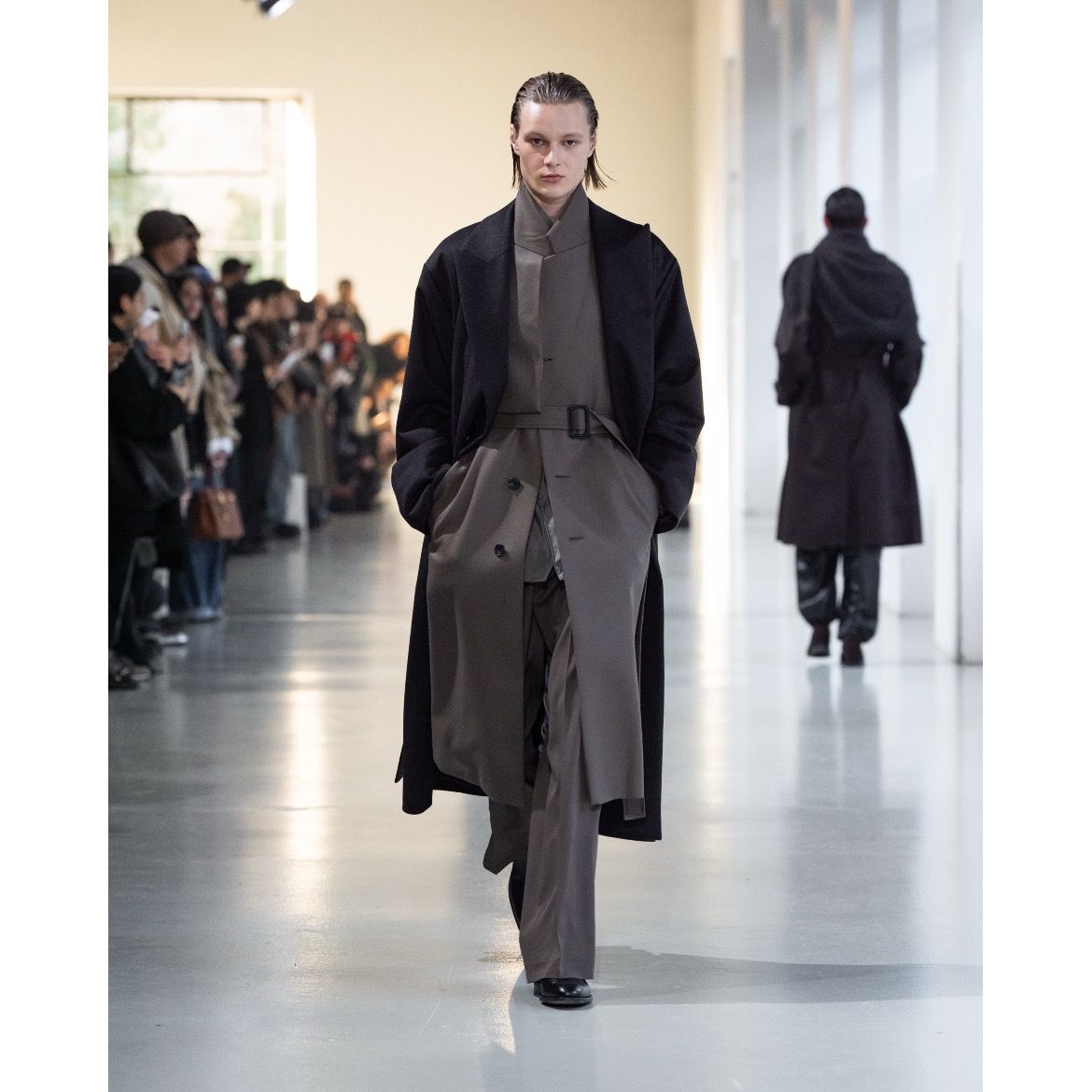 【残り一点】Oversized Maxi Length Peak Lapel Coat(CASHMERE)