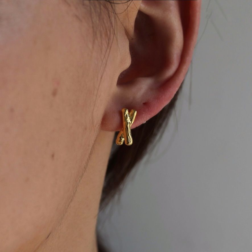 【お取り寄せ注文可能】Cross Earrings