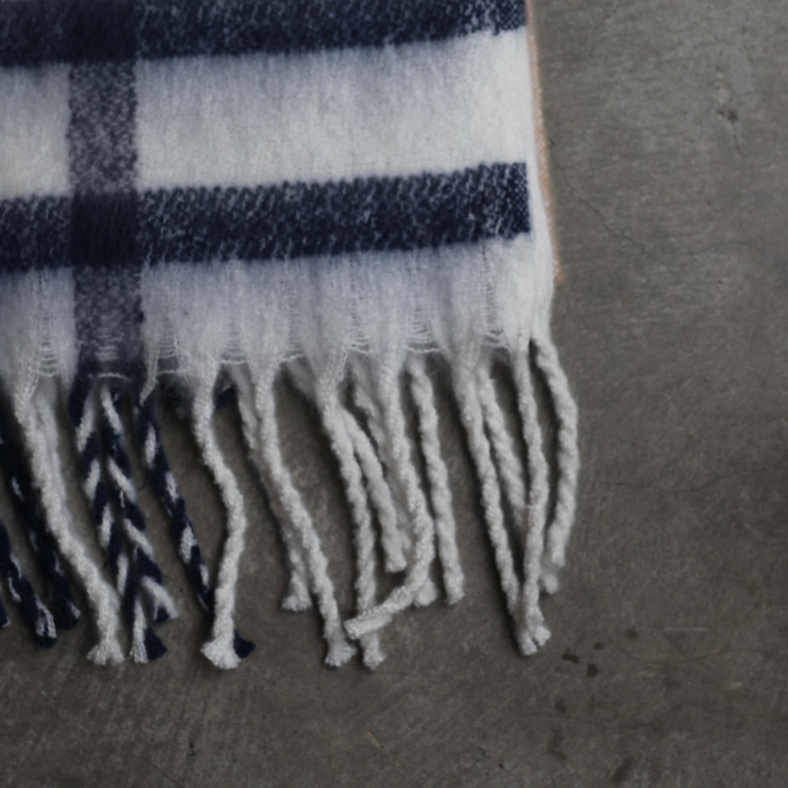 【残り一点】Barbour Isla Tartan Boucle Scarf