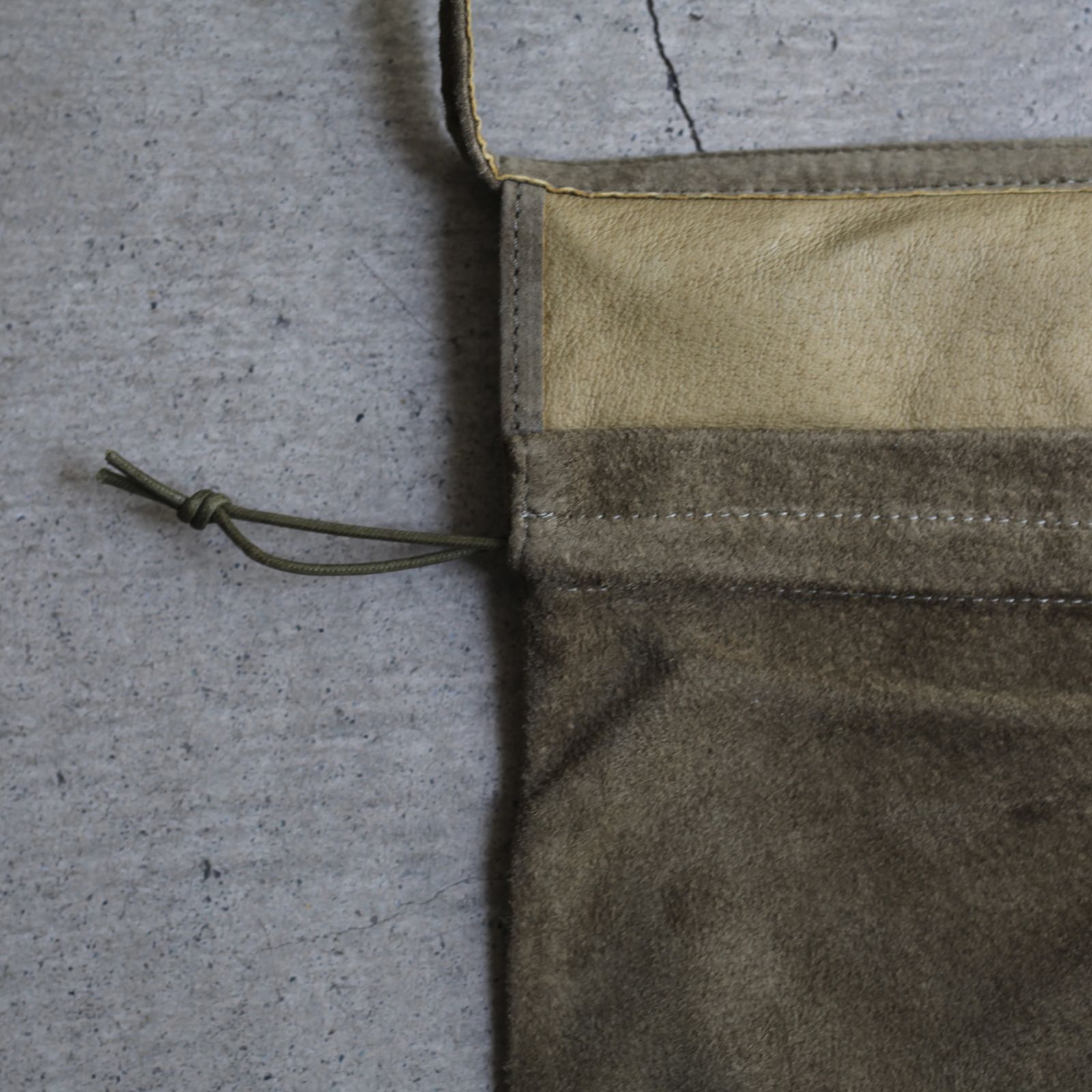 【残りわずか】Red Cross Bag Small(KHAKI)