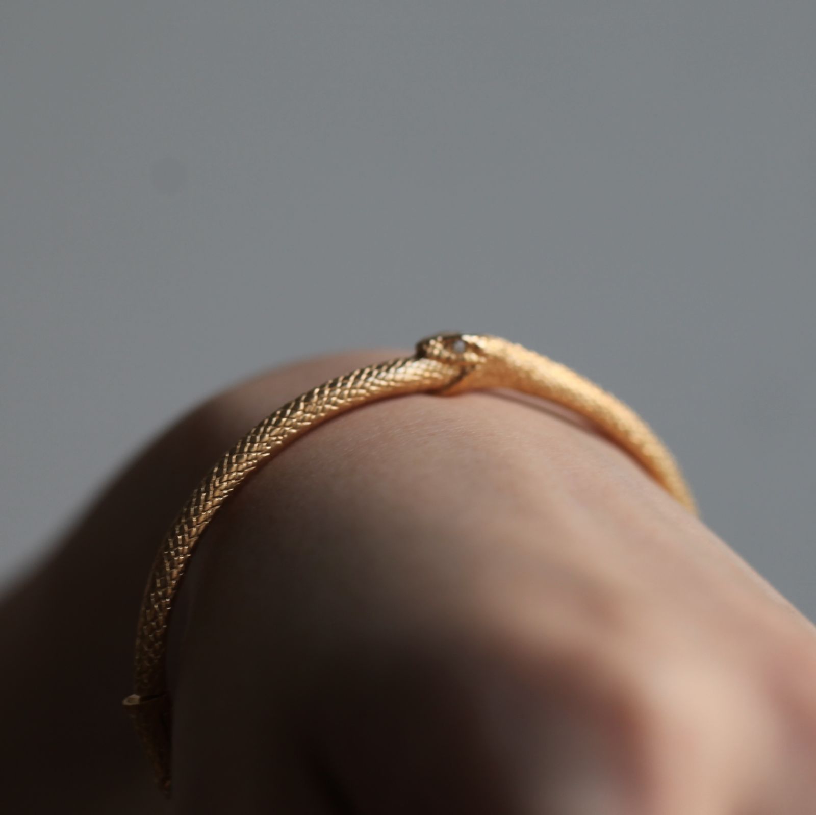 【お取り寄せ注文可能】ウロボロスバングル(GOLD)
