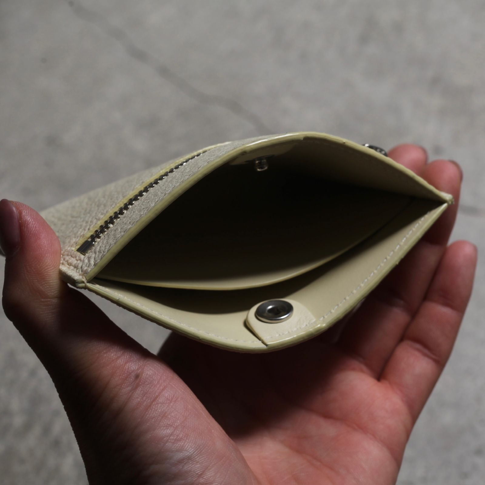 【残りわずか】Cristy Smart Card WLT(SHIRO)