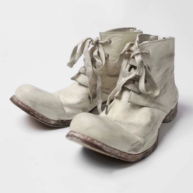 レザー種類 : SOFT TANNED HORSE(DUSTY WHITE)
※商品ページ画像のレザー及び、仕様はサンプルとしてご覧ください。