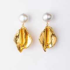 【お取り寄せ注文可能】Rose Petals Baroque Pearl Earrings(両耳用）