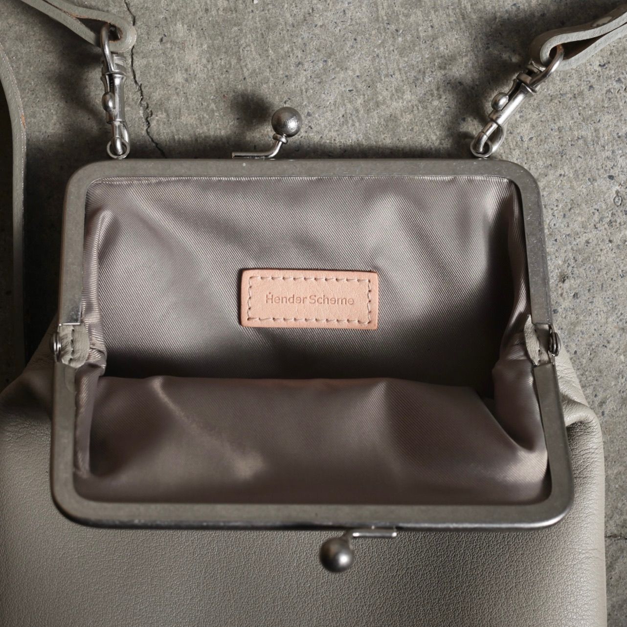 【残りわずか】Cow Snap Pochette(OAK)