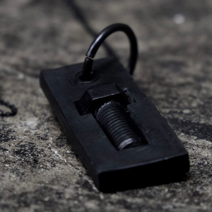 【お取り寄せ注文可能】Implant Bolt Necklace
