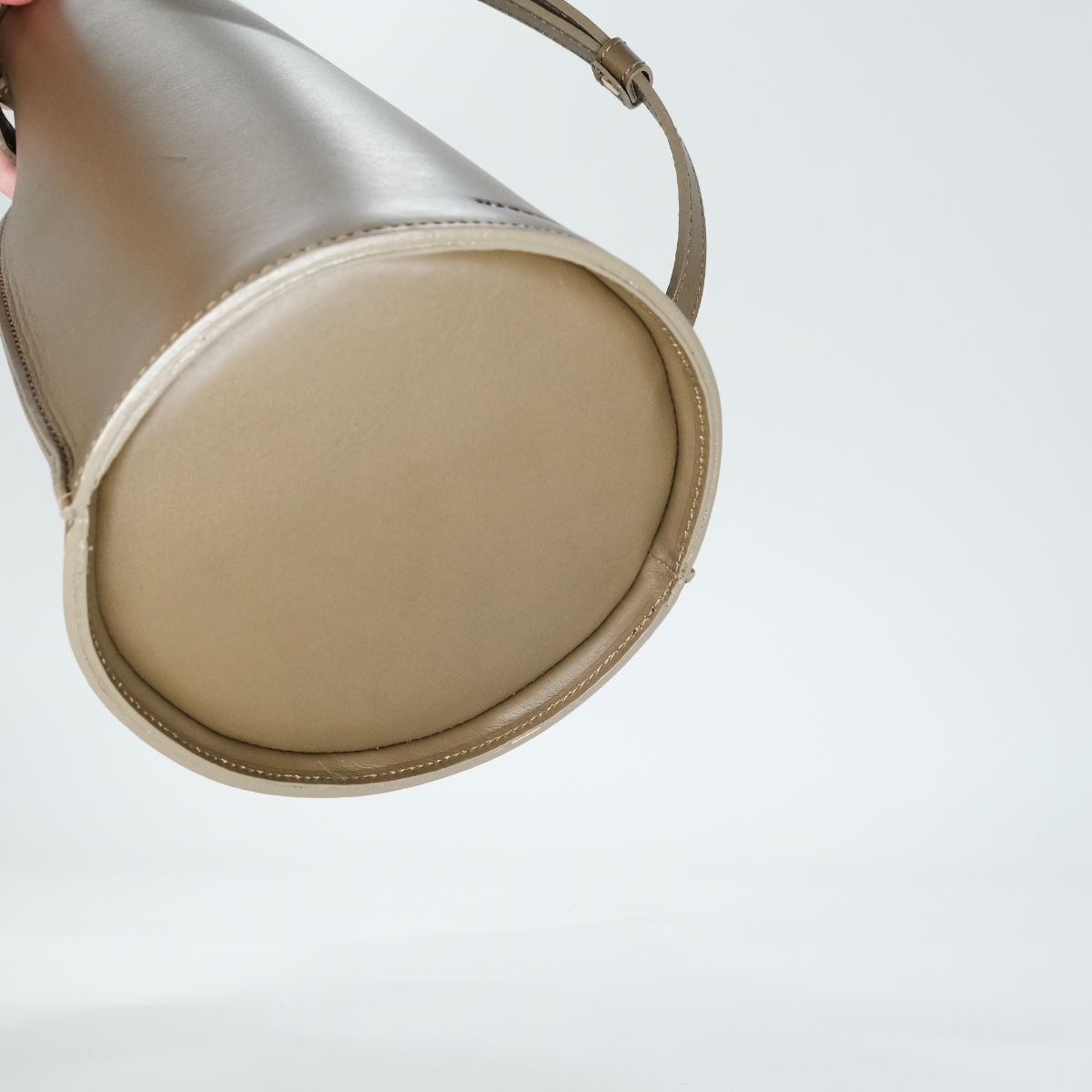 【残りわずか】Tube Shoulder