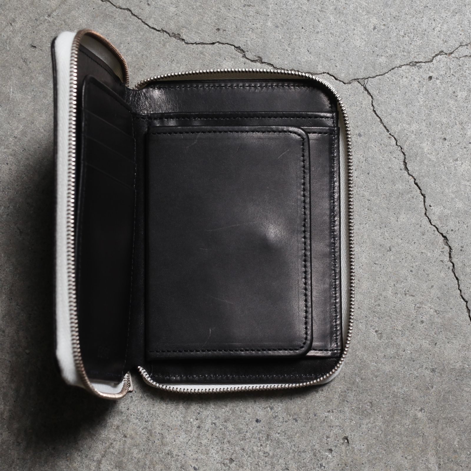 【残り一点】Round Midle Purse(KIP)