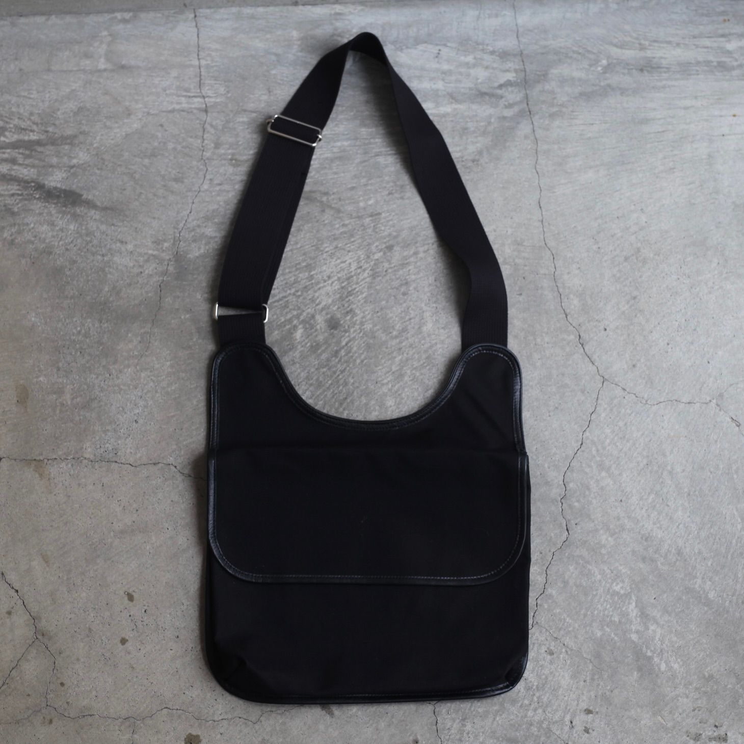 YOKE QUILTING SHOULDER BAG BLACK