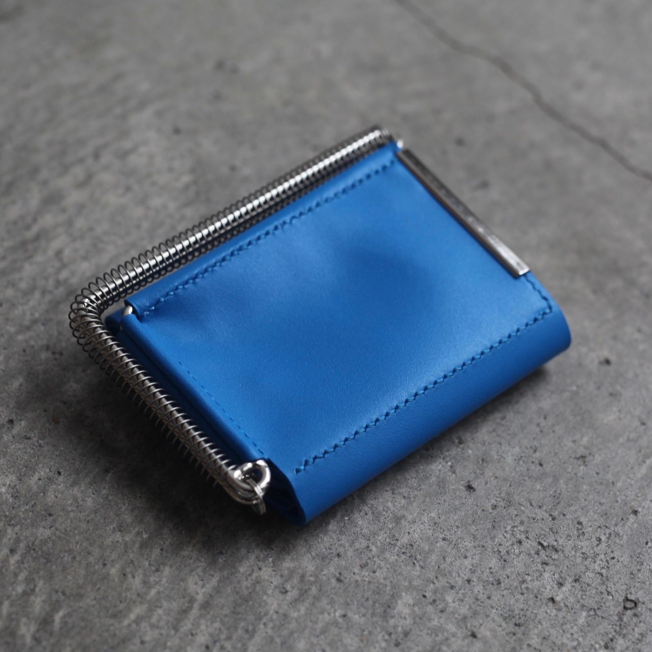【残り一点】Coil Spring Trifold Wallet(HOOKE_COW)