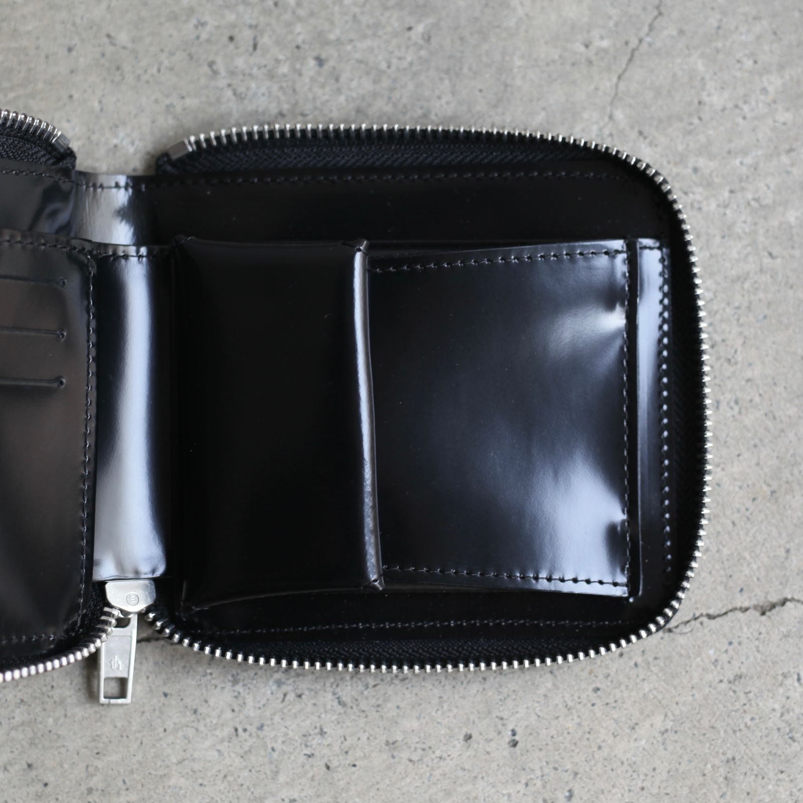 【再販売通知受付可能】Zip Around Wallet(BLACK×SILVER)