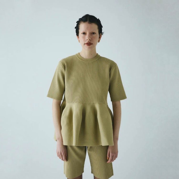 再再値下げ！HeRIN.CYE♥新品♥フィールズヘムフレアートップス HeRIN.CYE - 【残り一点】Flare Hem Knit Tops | ACRMTSM ONLINE