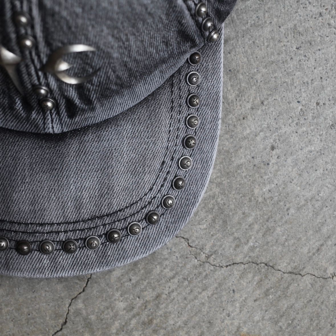 【残りわずか】Studded Denim Cap
