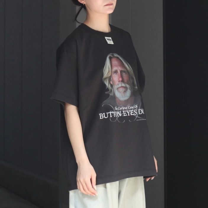 【残りわずか】"Button Eye Doll" H-S Tag Tee