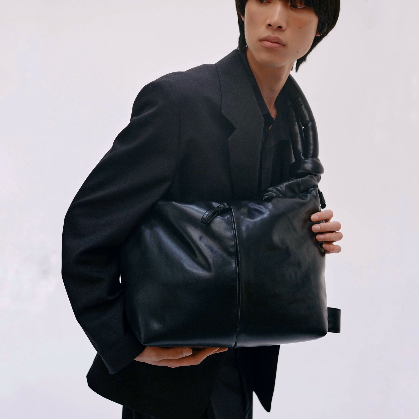【再販売通知受付可能】Ona Vegan Leather Bag
