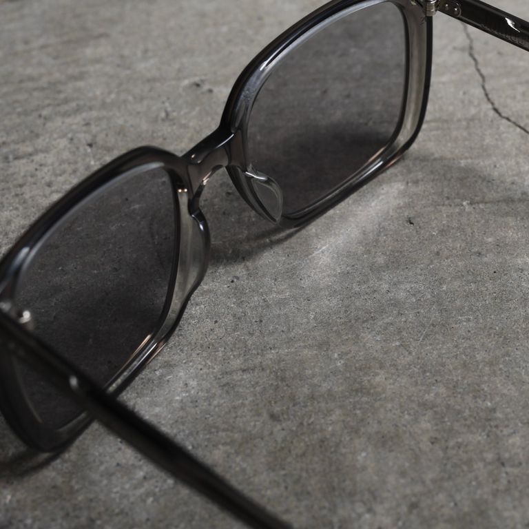 レンズ : LIGHT GREY