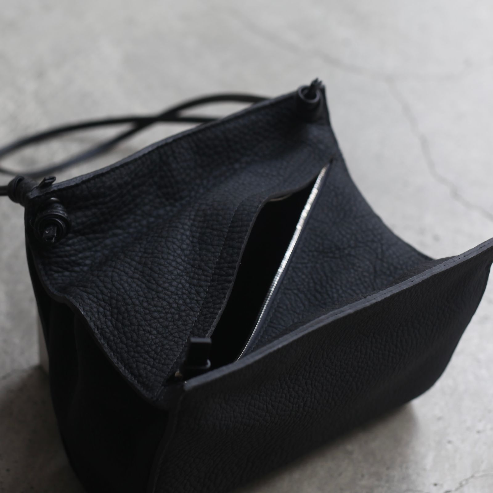 【残り一点】Herrie Box One Handle Pouch(DIPLO SKY)