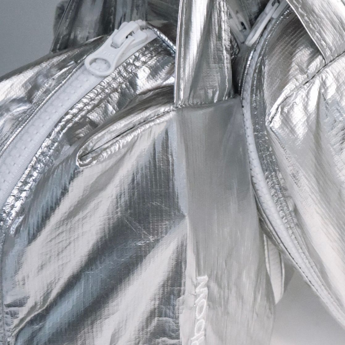 【残りわずか】Silver Travel Pouch