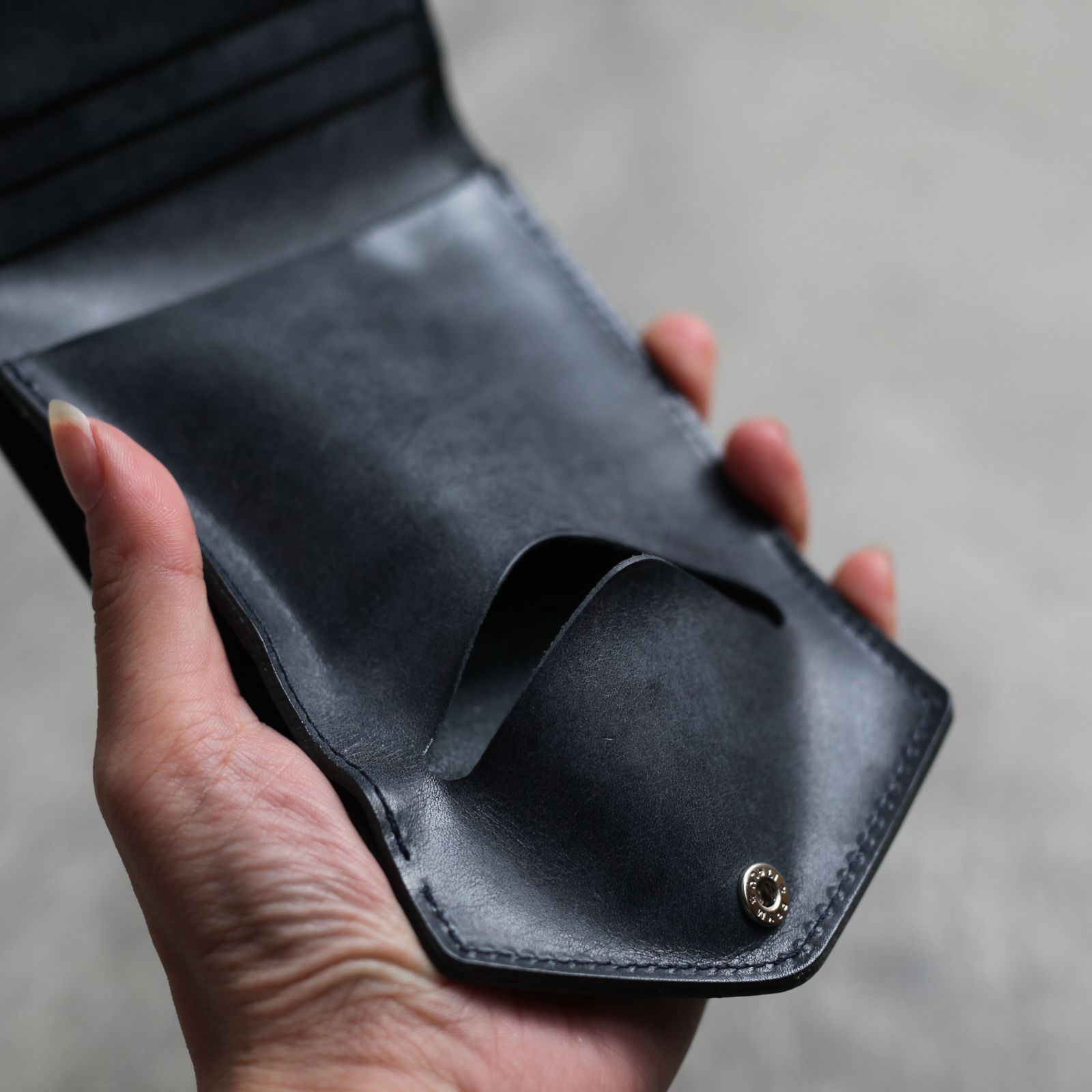 【再販売通知受付可能】Flap Wallet(NAVY)