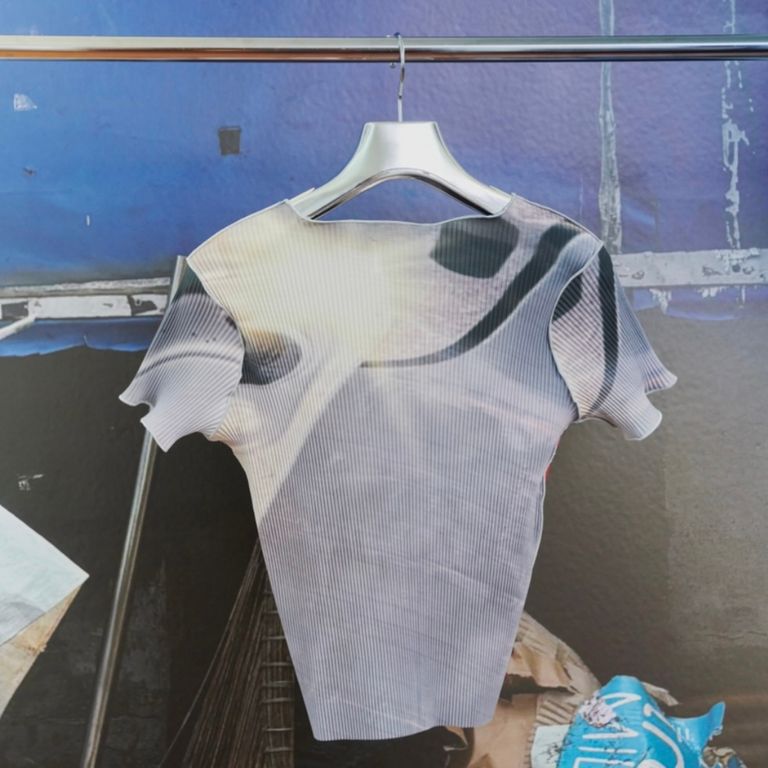 kotohayokozawa - 【残り一点】Graphic Wave Tiny Top | ACRMTSM  