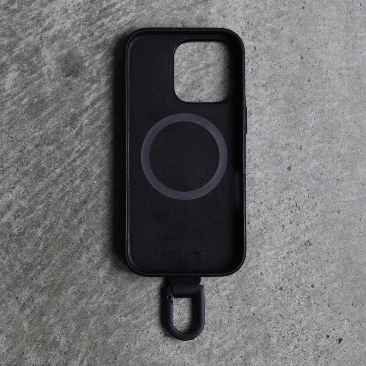 【残り一点】カラビナ付iPhoneケース(BLACK)