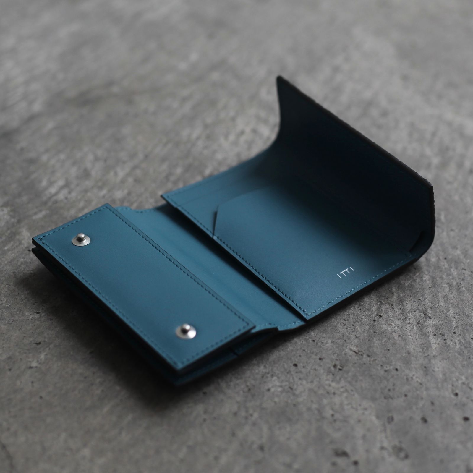 【残りわずか】Cristy Tiny Trifold WLT(DIPLO FJORD)