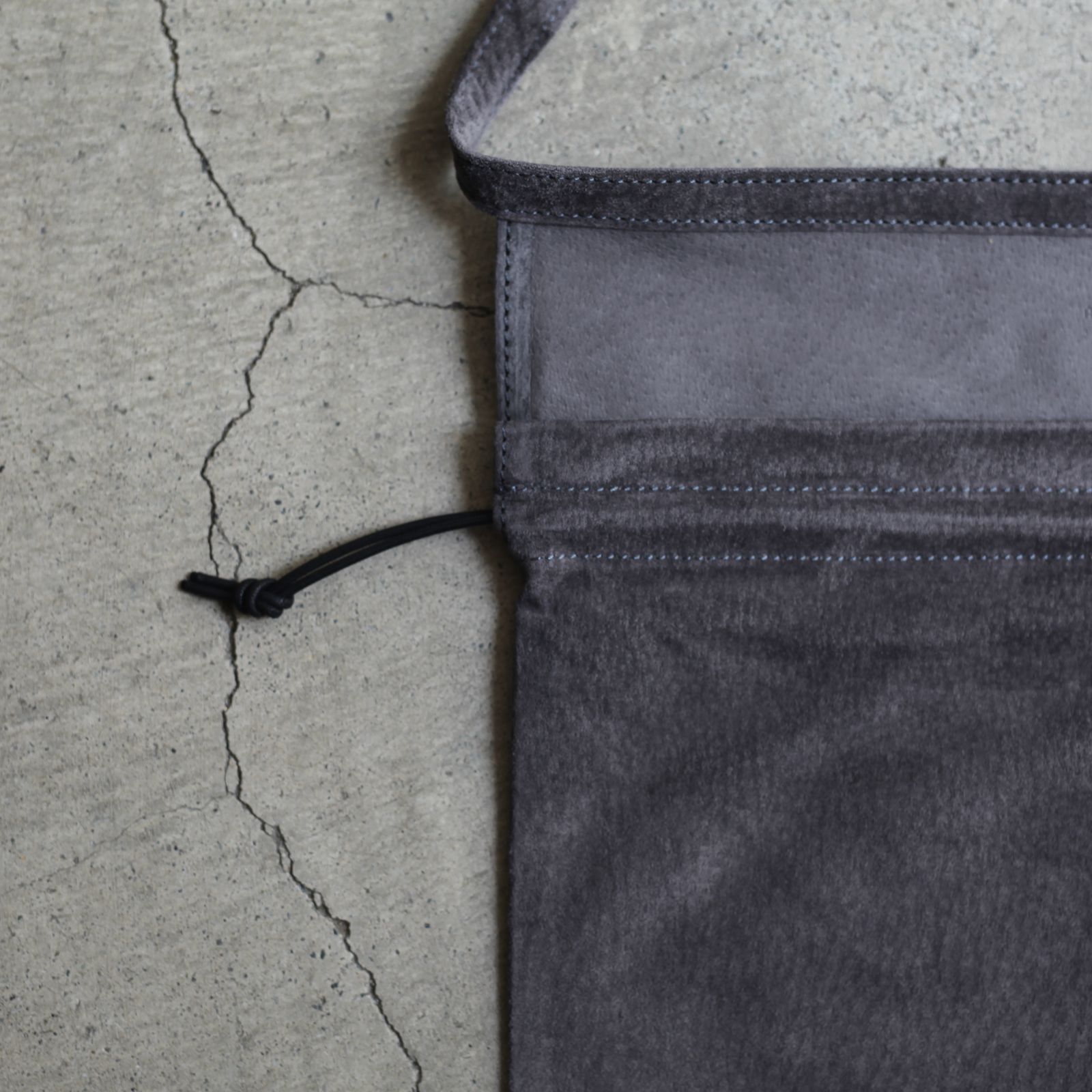 【再販売通知受付可能】Red Cross Bag Small(DARK GRAY)