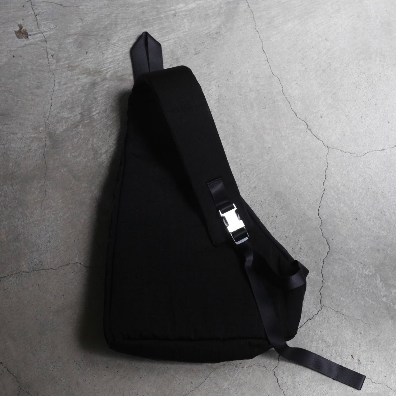 【残り一点】Annie Puffer Sling Bag(CERATO BRIGHT)