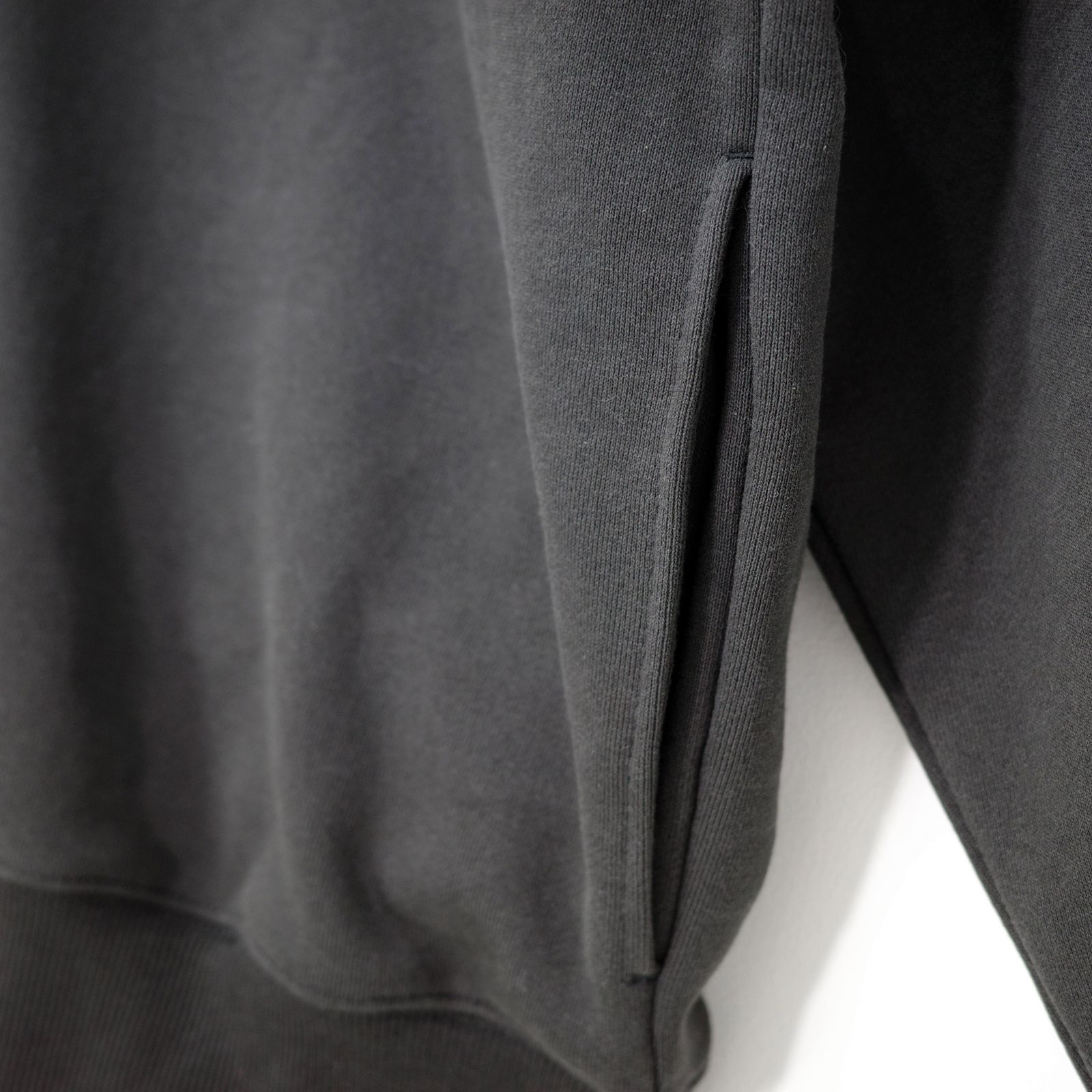 【残りわずか】Zip Sweat Hoodie