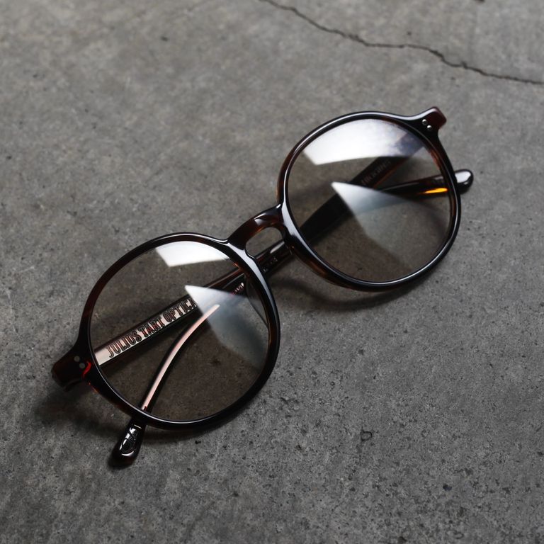 レンズ : LIGHT BROWN