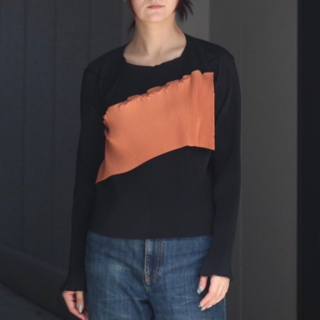 【残り一点】Spiral Wave Long Sleeve Top