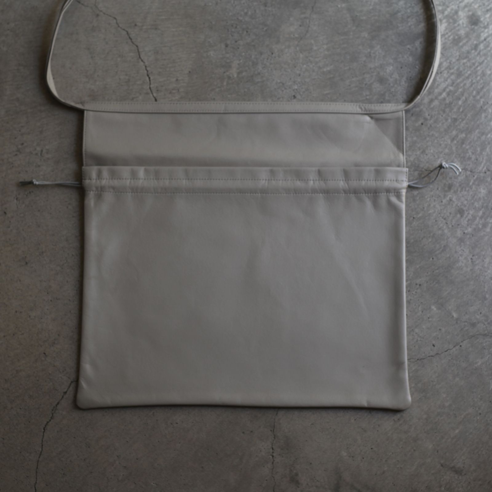 【残りわずか】Cow Red Cross Bag Big(OAK)