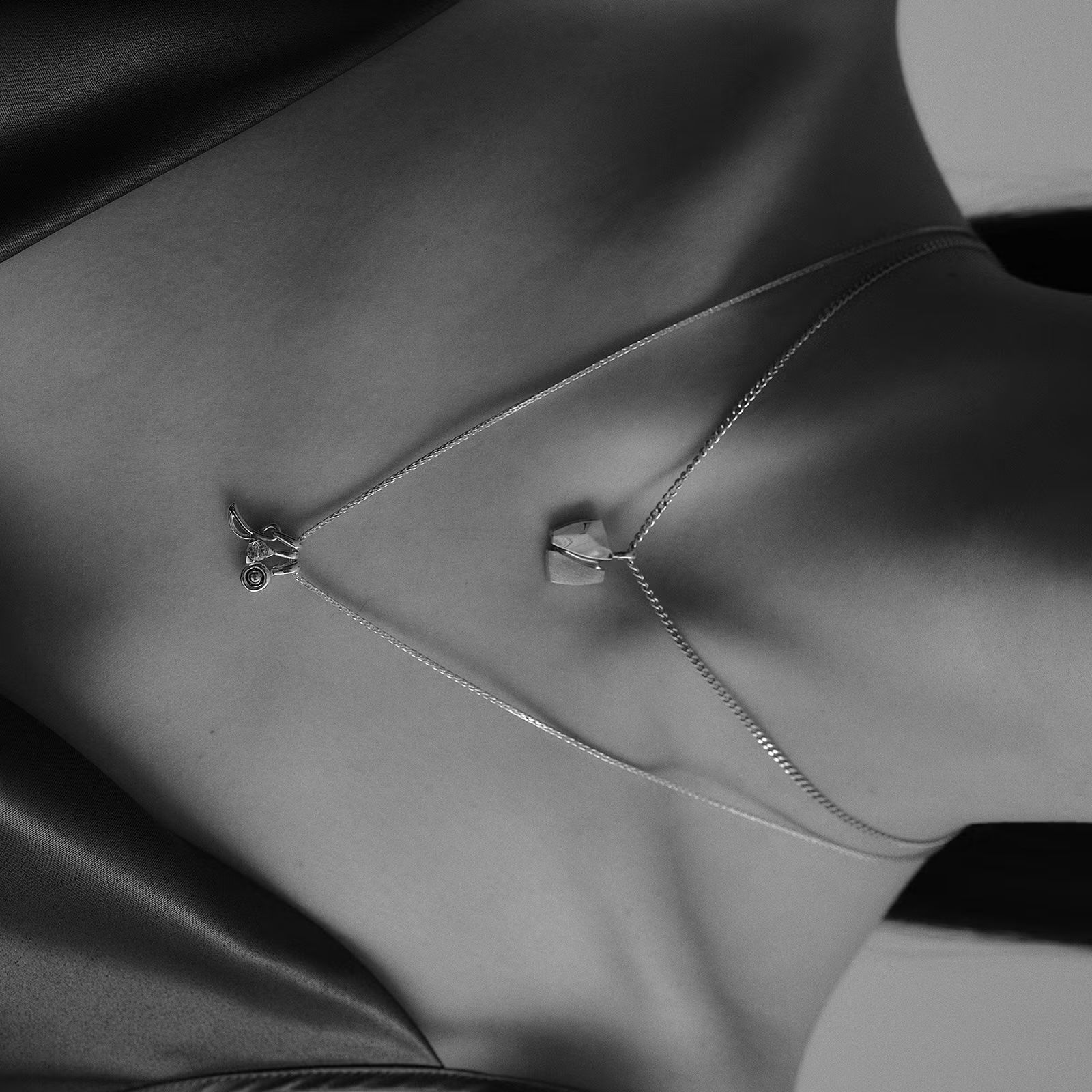 【お取り寄せ注文可能】Triangle Charm
