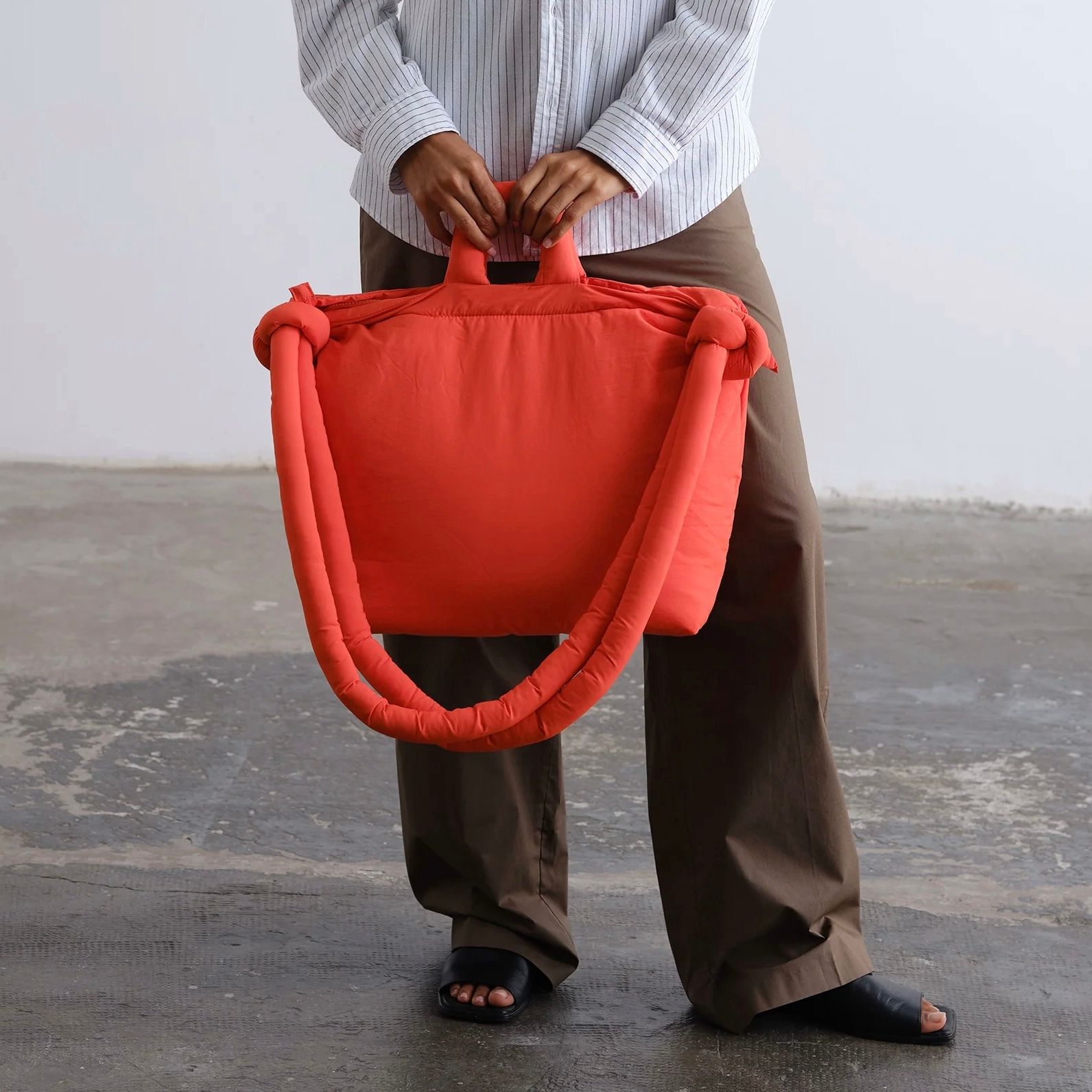 OLEND ハンドバッグ CORAL ONA PRO SOFT BAG 【RSL】 公式】ÖLEND オレンド Ona Soft Bag バッグ Coral – CHELSEA