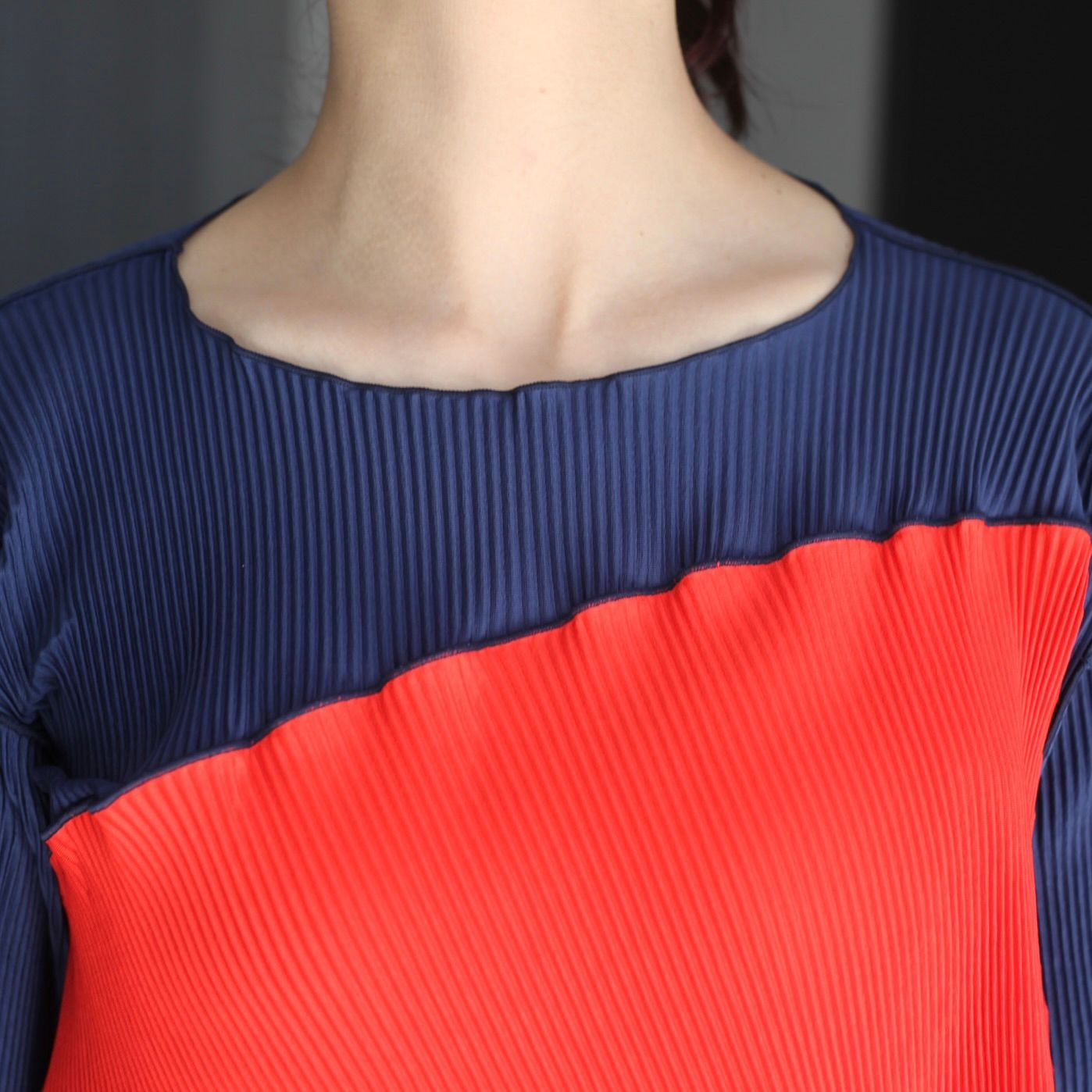 【残り一点】Spiral Wave Long Sleeve Top